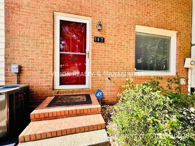 Building Photo - 3 BR 3.5 BA Townhouse in Roswell, GA