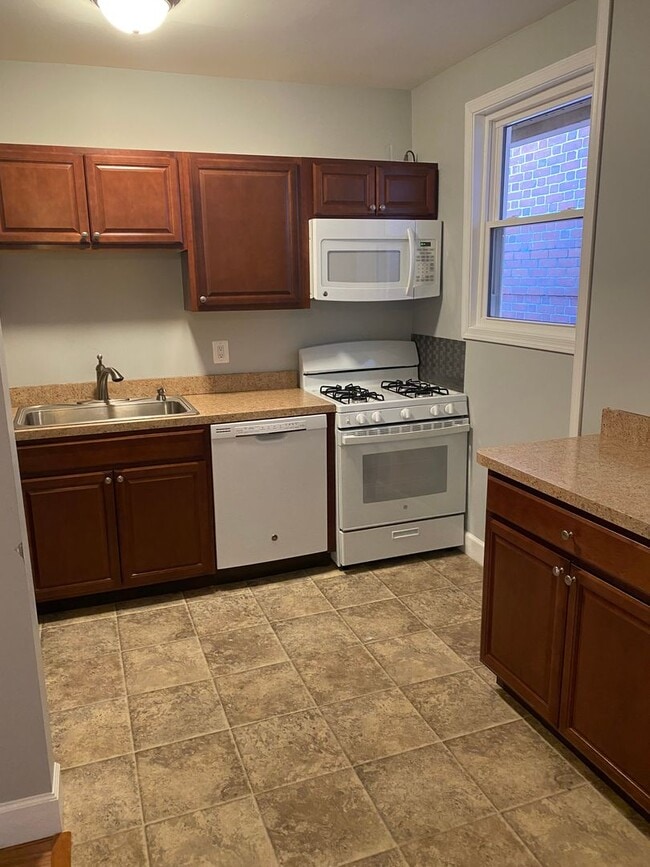 Building Photo - B22-A
