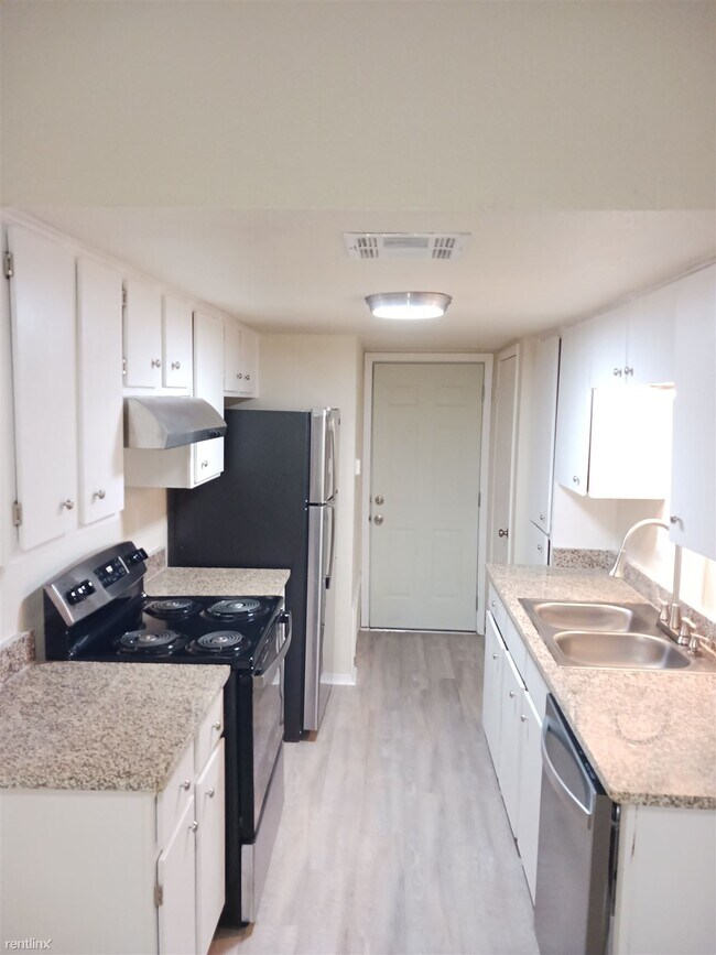 Foto del edificio - 2 br, 1.5 bath Townhome - 801 Betsy Ross D...