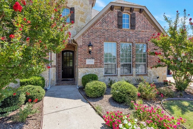 Building Photo - Grand Flower Mound home on heavily treed lot
