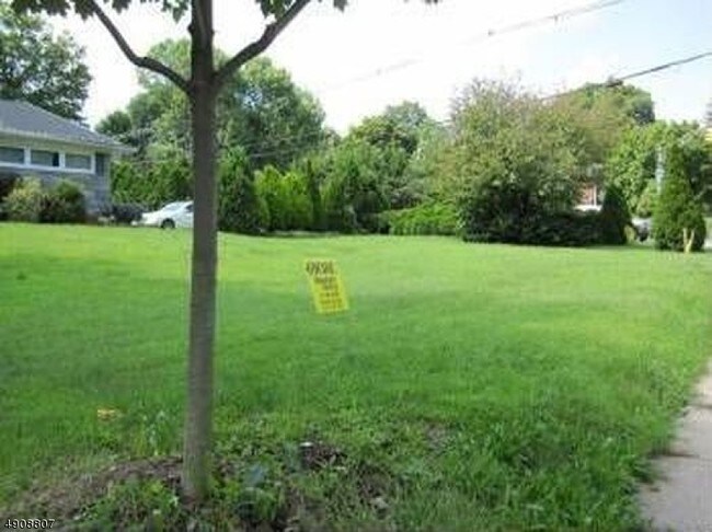 Building Photo - 298 N Beverwyck Rd