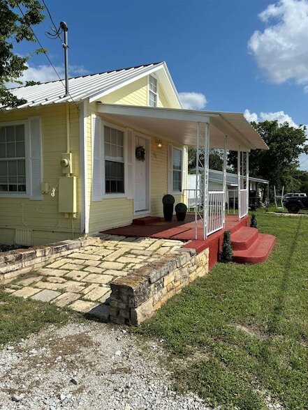 Building Photo - 301 N Rhomberg St