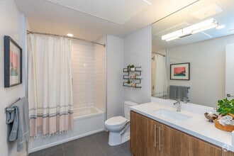 1BR, 1 BA - 643SF - 4th and J