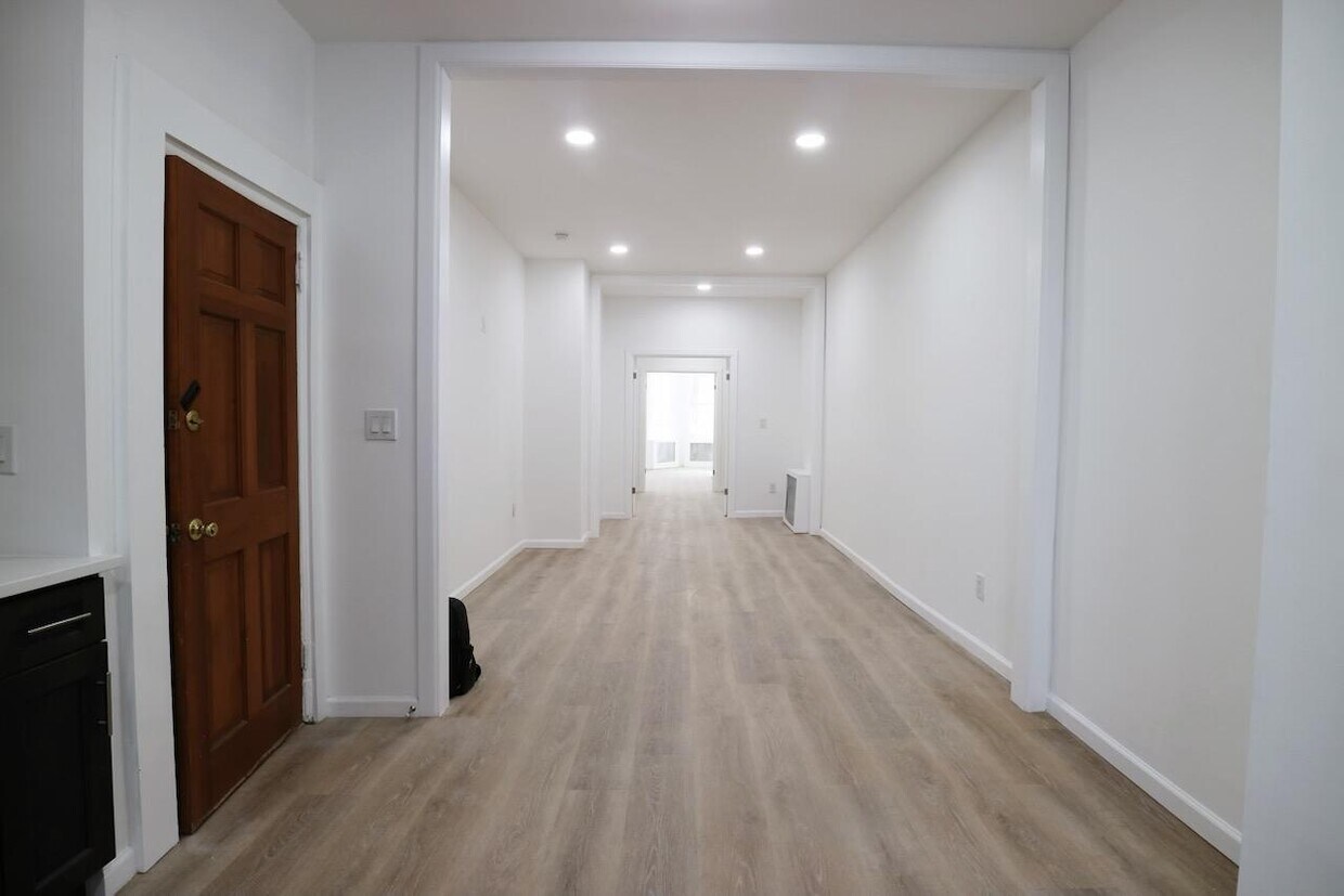 Foto principal - 72-27 68th St