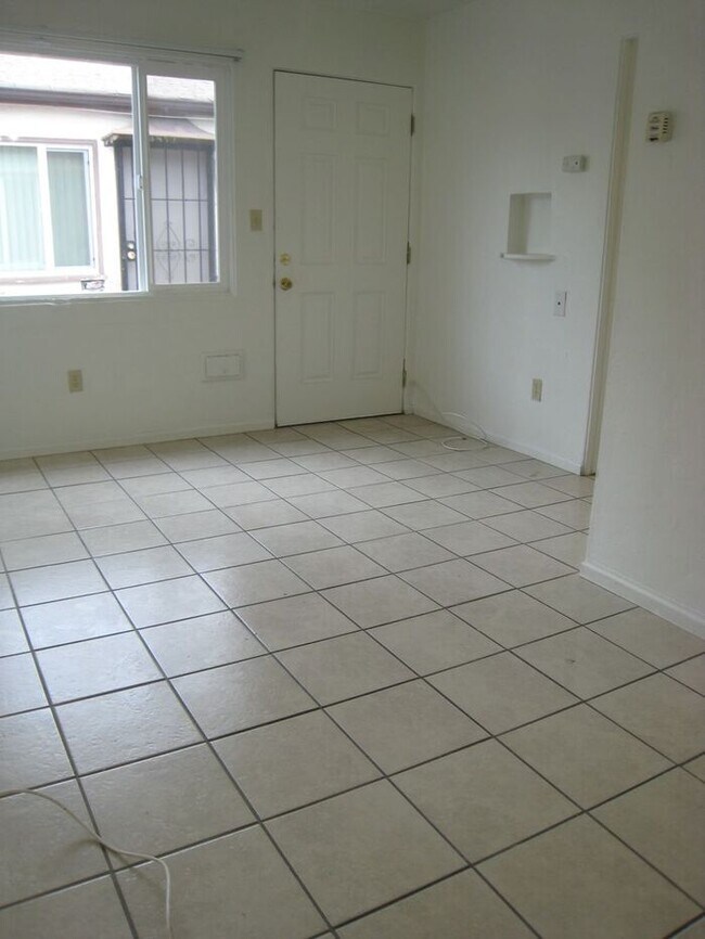 Foto del edificio - Vintage 1bdr unit in heart of Normal Heights! $500 Holiday Special!!