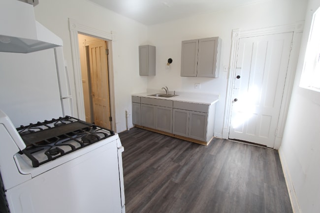 Building Photo - 213 S Lowell Ave