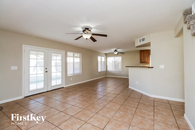 Building Photo - 848 E Morelos St
