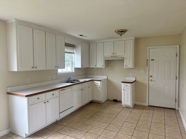 Building Photo - 2215 Cotton Dr
