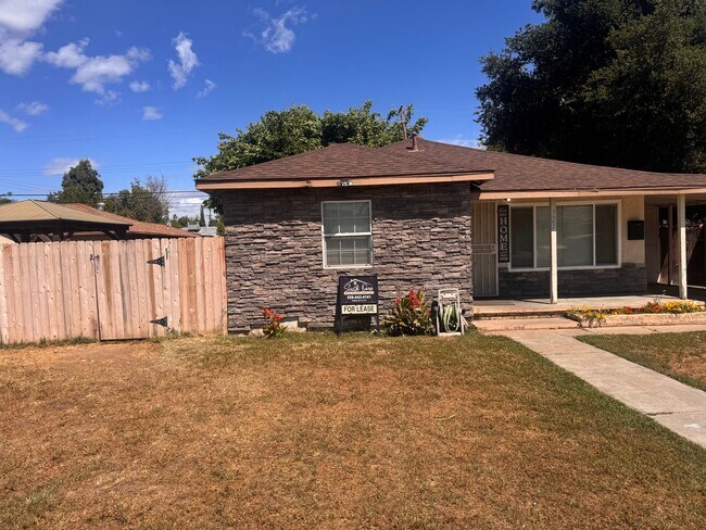 Foto del edificio - Beautifully Updated 4/2 in Old Fig