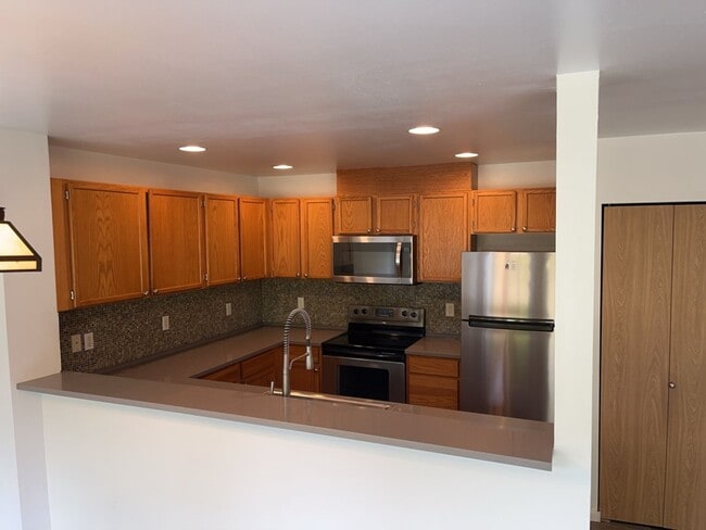 Foto del edificio - Amazing Duplex Located Just Minutes from WWU & Fairhaven! Prelease Now!