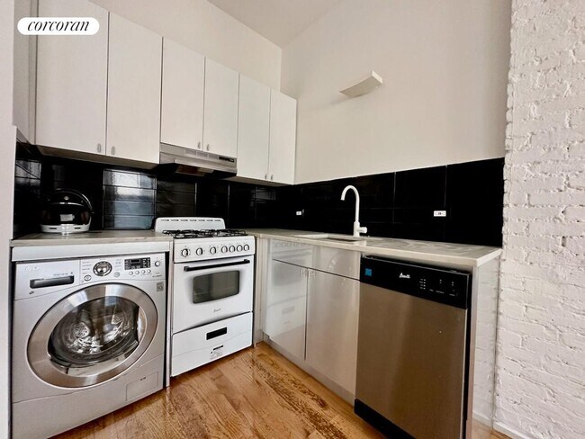 Foto del edificio - 410 W 36th St.