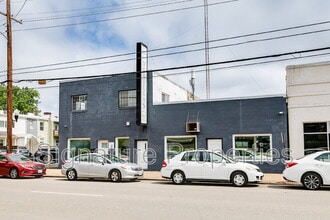 Building Photo - 2312 W Cary St