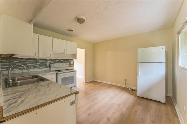 Building Photo - 8399 Attleboro Dr