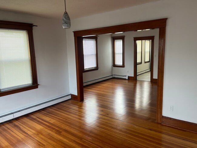 Building Photo - 264 Burritt St