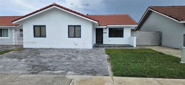 Foto del edificio - 14765 Kendale Lakes Blvd