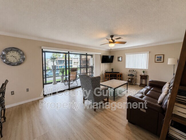 Foto del edificio - 1737 Bonitas Cir