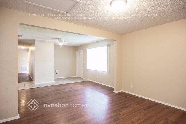 Foto del edificio - 9064 Hamlin Rd W