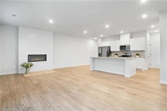 Building Photo - 5332 Melbourne Ln