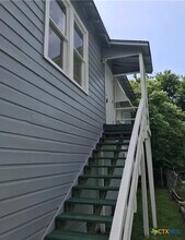 Building Photo - 305 E Sabine St