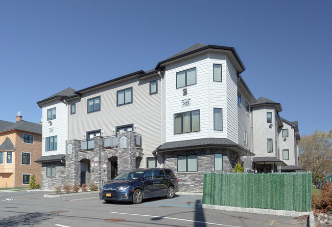 Building Photo - 36-38 Cedar Ln