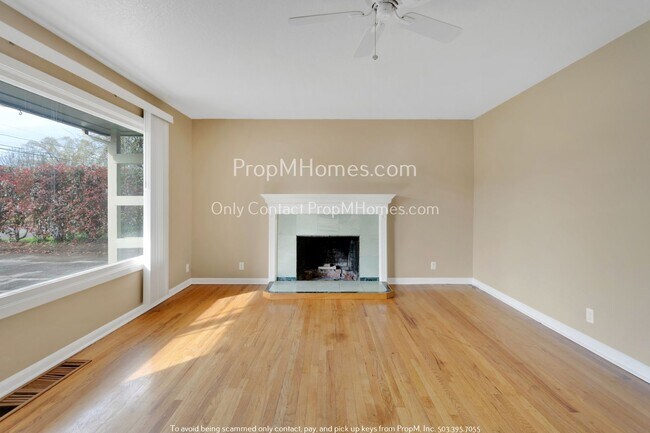 Building Photo - Charm in the Heart of Gladstone, Four Bedr...