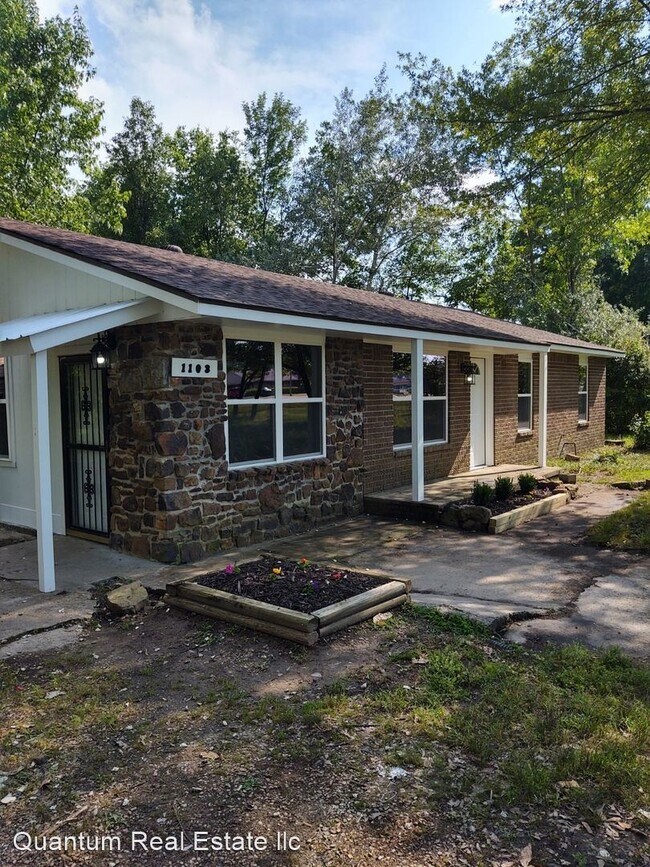 Building Photo - 3 br, 2 bath House - 1103 E CHERRY ST
