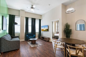 Building Photo - 925 Common St