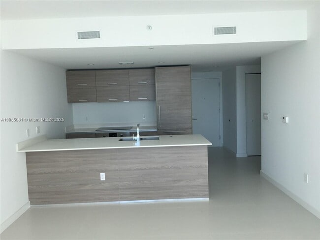 Foto del edificio - 1300 S Miami Ave