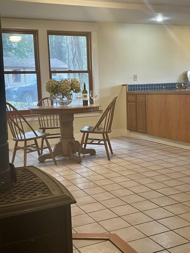 Foto del edificio - Roomy 3 Bed, 2 Bath