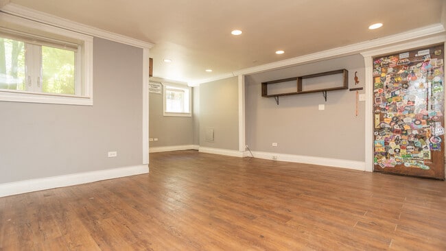 Building Photo - 5006 N Wolcott Ave