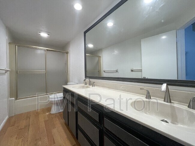 Building Photo - 1719 Van Horne Ln