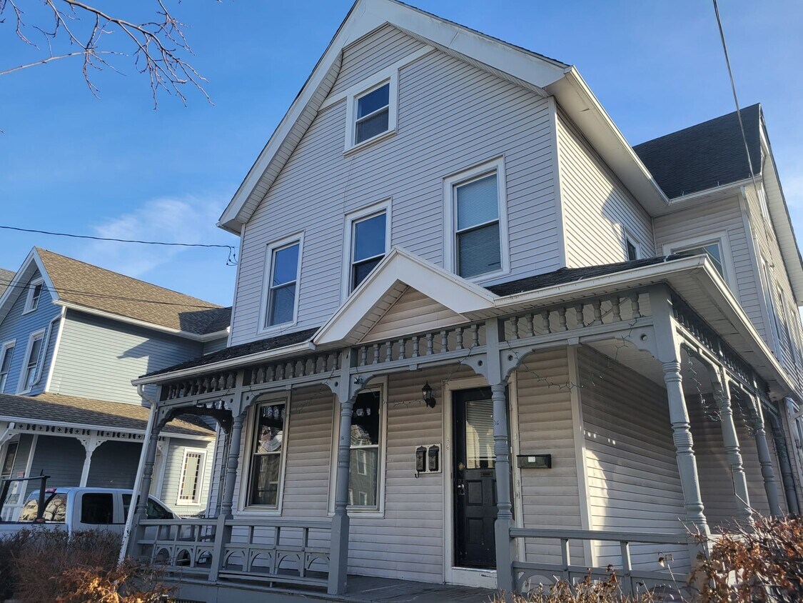 Primary Photo - 36 Rosette St