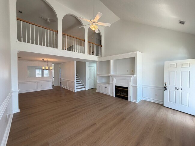Building Photo - Immaculate townhome in Bay Hill