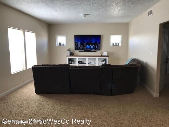 Building Photo - 3 br, 2 bath House - 7 Road 3782