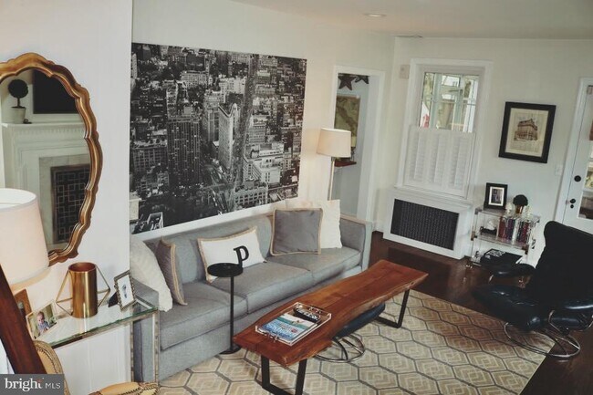 Foto del edificio - 8506 Lynwood Pl