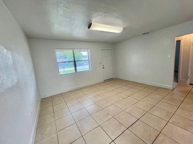 Foto del edificio - 1055 Mitchell St