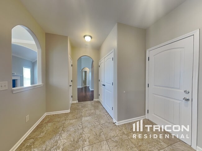 Building Photo - 1430 Raven Rd