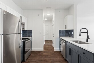 Building Photo - Lauren