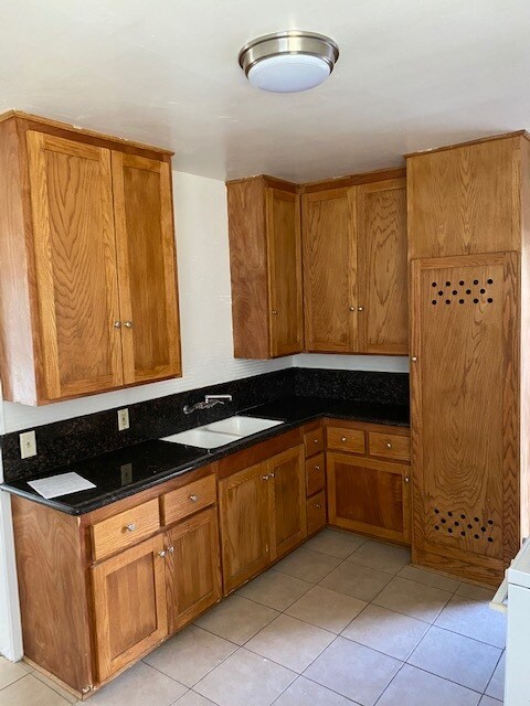 Kitchen - 1543 Silver Lake Blvd