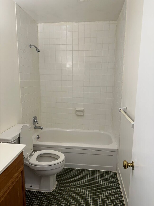 Foto del edificio - 2 Bedroom/2 bath Townhome