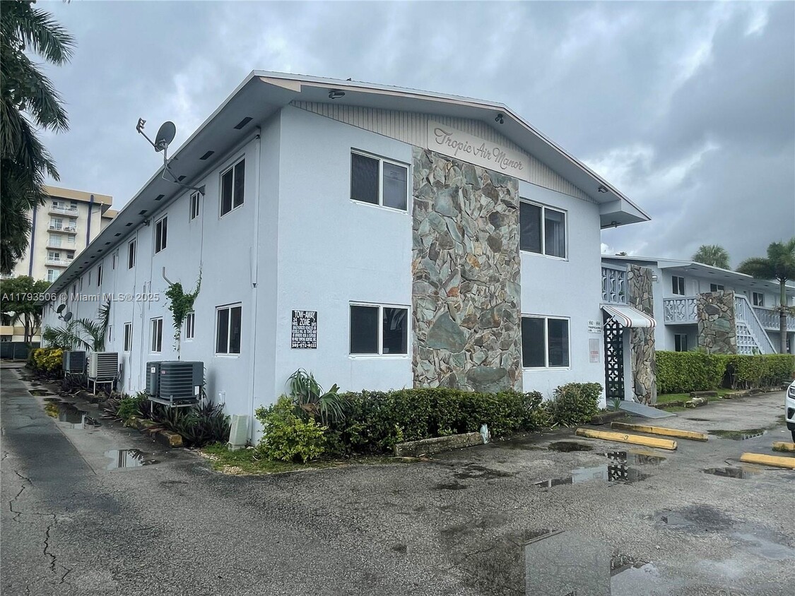 Primary Photo - 1836 NW 22nd Ct