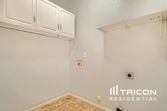Building Photo - 8948 E Pampa Ave