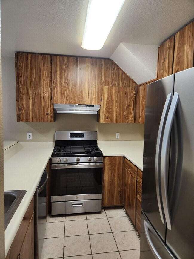 Foto del edificio - COMING SOON - 2 bedroom, 2 bath condo in Rohnert Park, Sonoma State Students welcome!