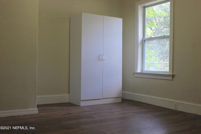 Foto del edificio - 6379 Delacy Rd