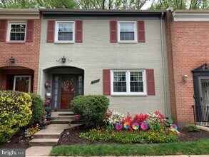 Building Photo - 7207 Jayhawk St