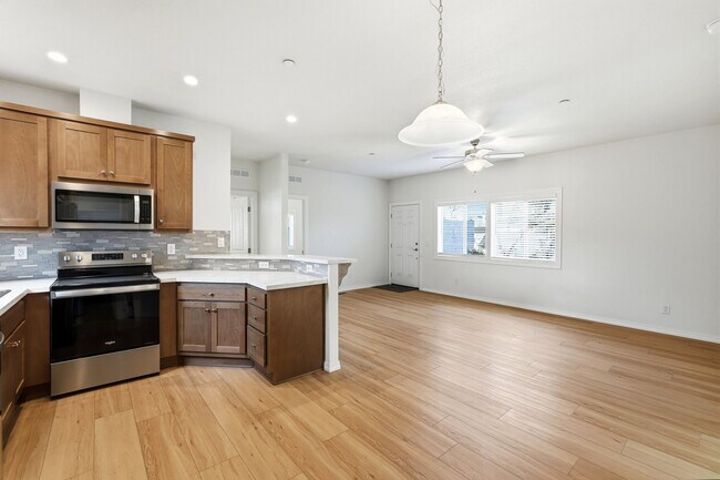 Building Photo - 7317 Kelvin Ave