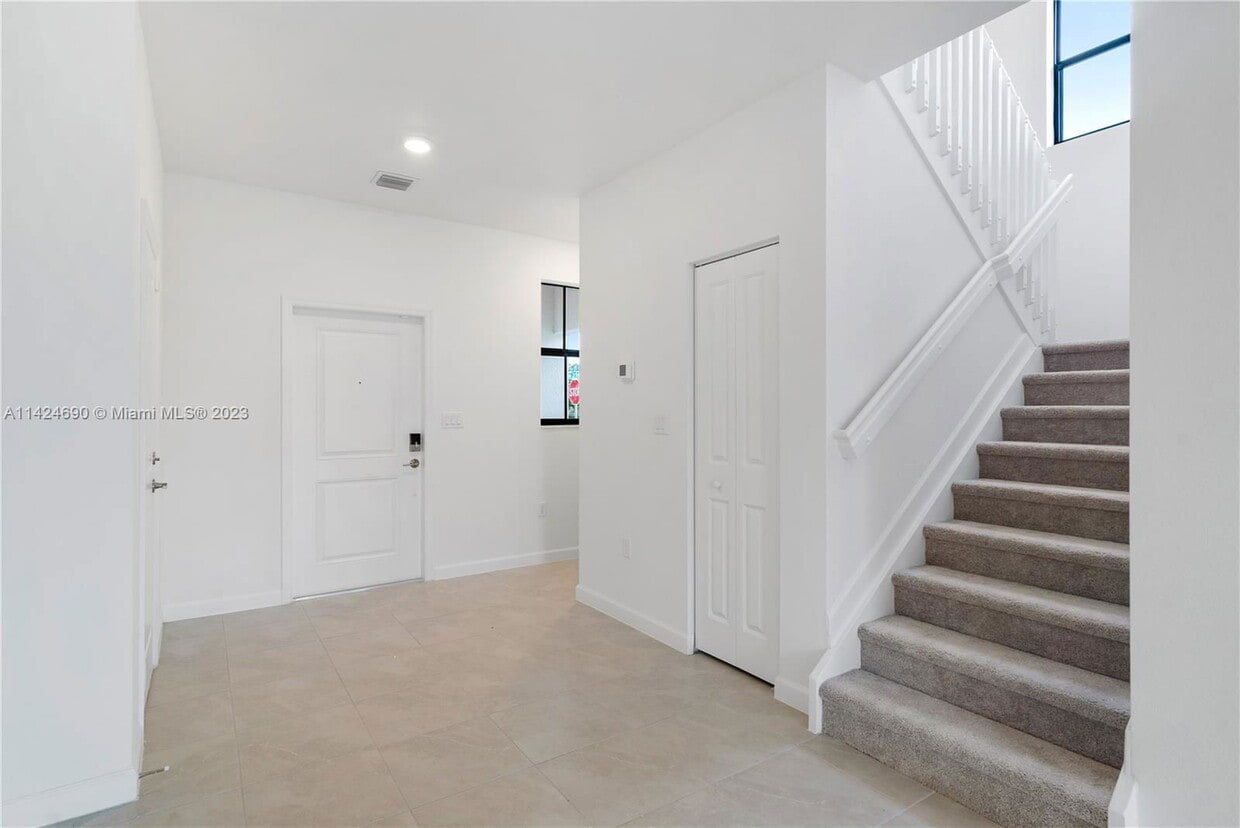 Foto del edificio - 7005 NW 173rd Dr