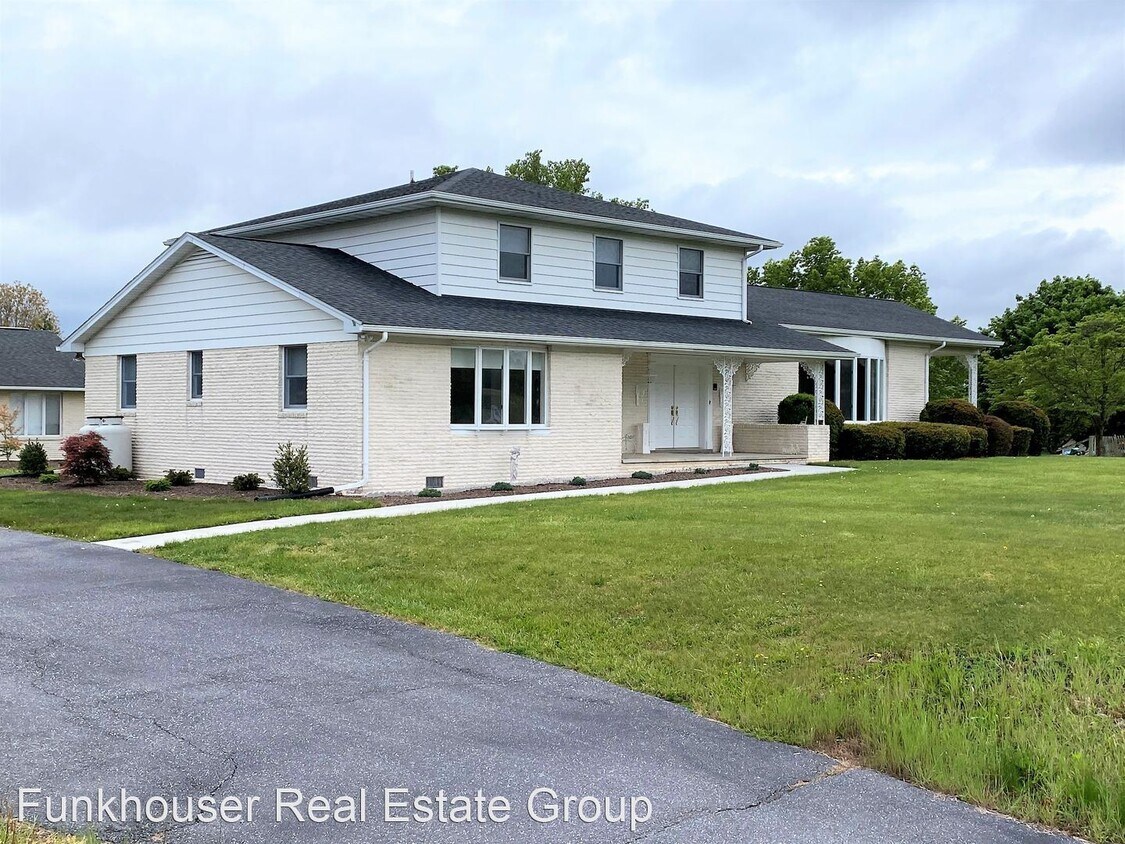 5 br, 3.5 bath House 10304 Spotswood Trail House Rental in