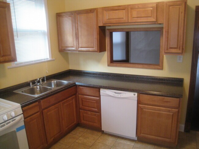 Building Photo - 4907 N Monticello Ave