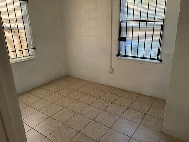 Building Photo - 2604 Moncrief Rd